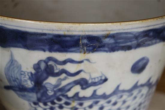 A pair of Chinese blue and white qilin ice pails height 20cm